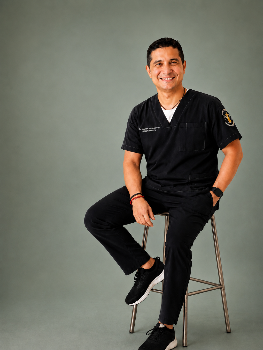 Retrato del Dr. Manuel Alejandro Hernández Rojas, gastroenterólogo en CDMX